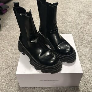 DREAM PAIRS Platform Chelsea Boots Lug Sole Combat Mid Calf Slip On